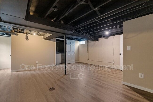 Building Photo - 701 Linwood Dr