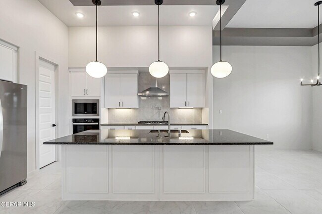 Building Photo - 836 Eltham Dr