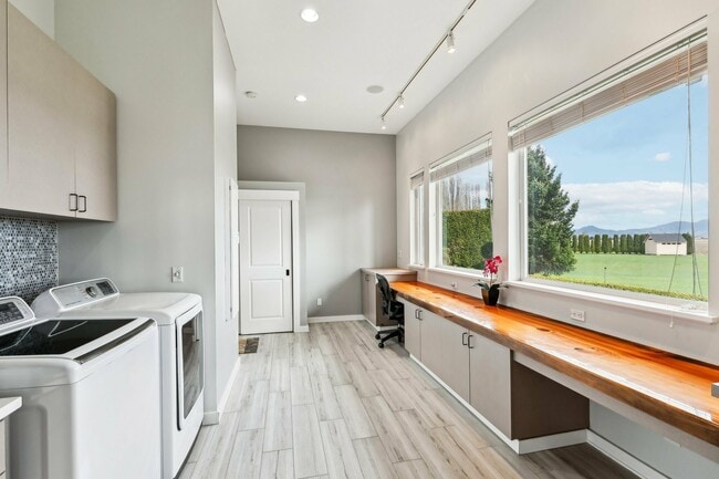 Building Photo - 15541 Bradshaw Rd