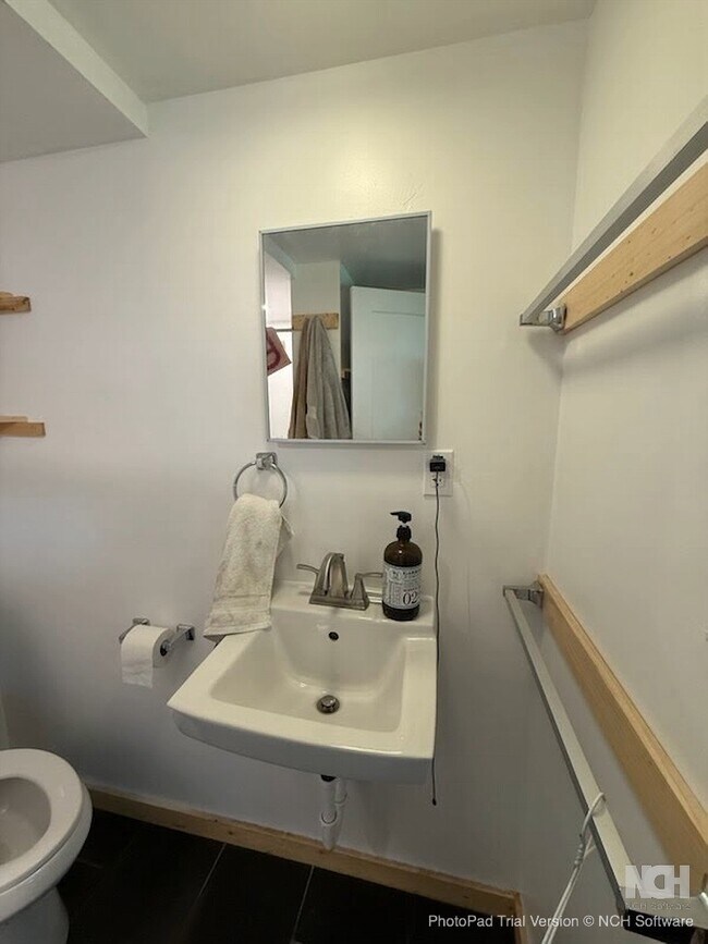 Building Photo - 407 S 10th Ave