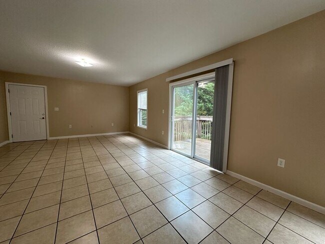 Building Photo - 10 Zell Ln