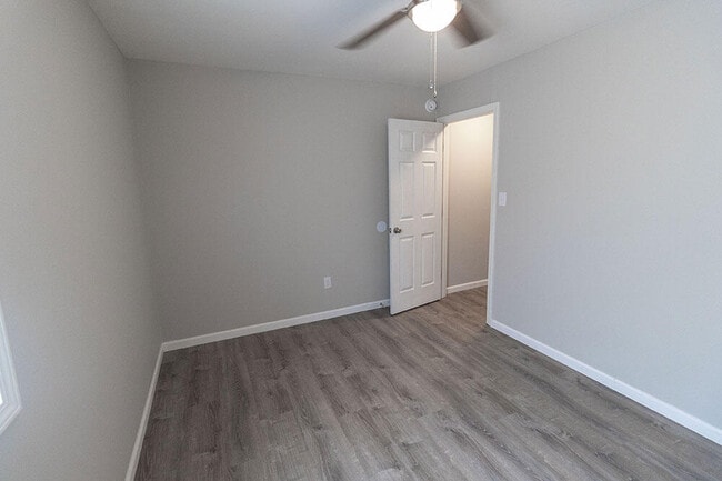 Building Photo - 6108 E St Charles Rd