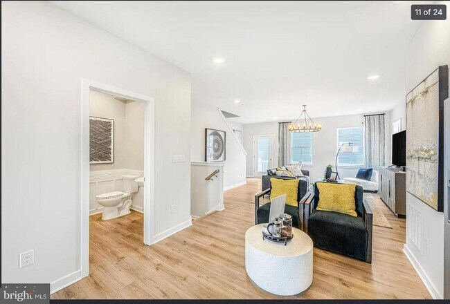 Building Photo - 41 E Front St