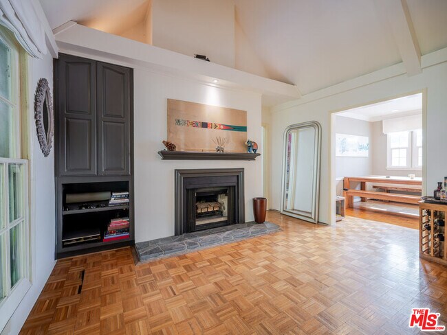 Building Photo - 1321 Hayworth Ave