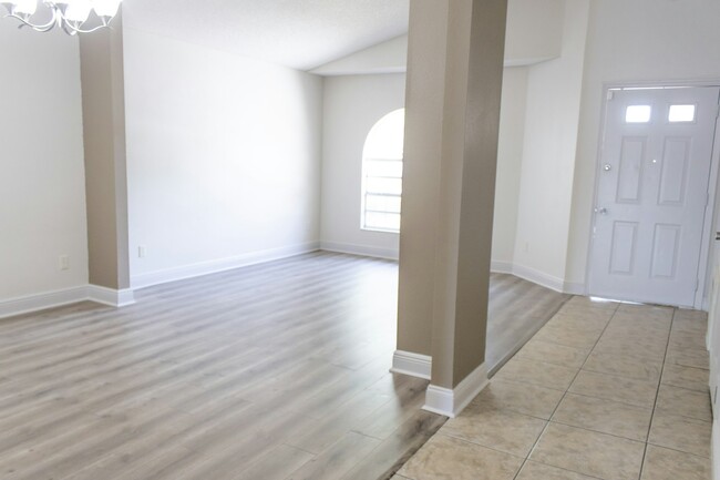 Building Photo - 6715 Meritmoor Cir