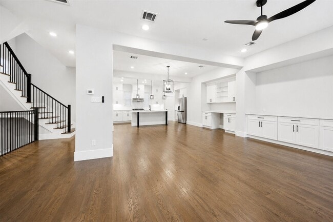 Building Photo - 1421 W 23rd St