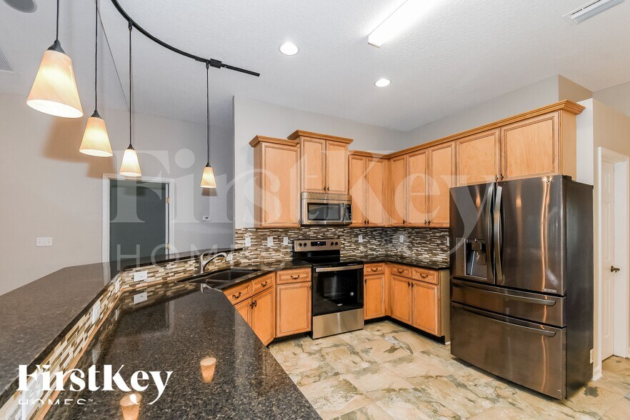 Building Photo - 652 Reflection Cove Rd