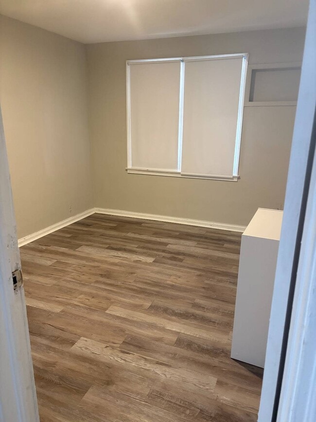 Building Photo - 12420 N Florida Ave