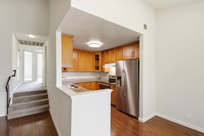Building Photo - 479 Costa Mesa Terrace