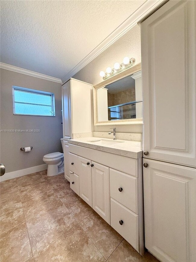 Building Photo - 216 SE 5th St