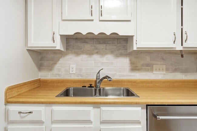 Building Photo - 6132 Heath Ridge Ct