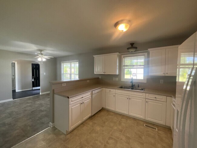 Building Photo - 35 Northview Dr