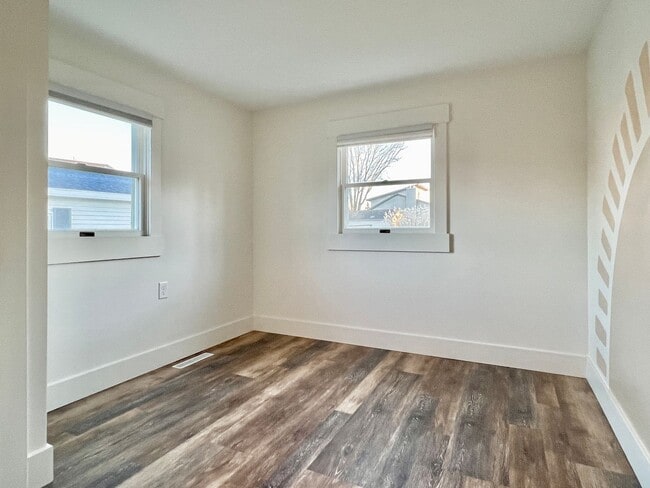 Building Photo - Fresh, Fun & Close to Elk Lake