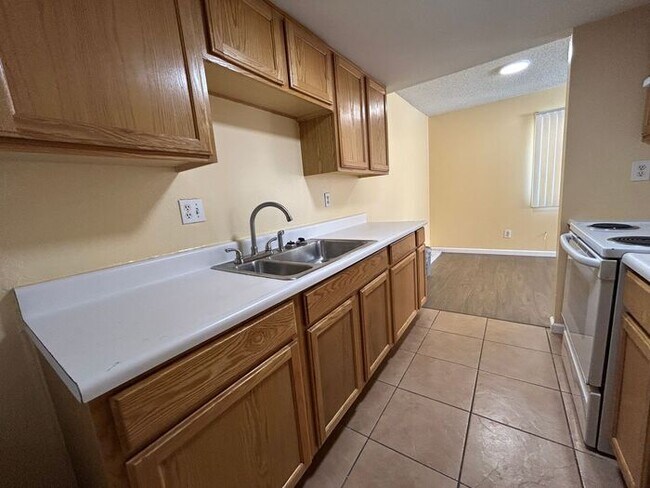 Building Photo - 4204 S 47th St