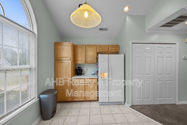 Building Photo - 949 Pensford Dr