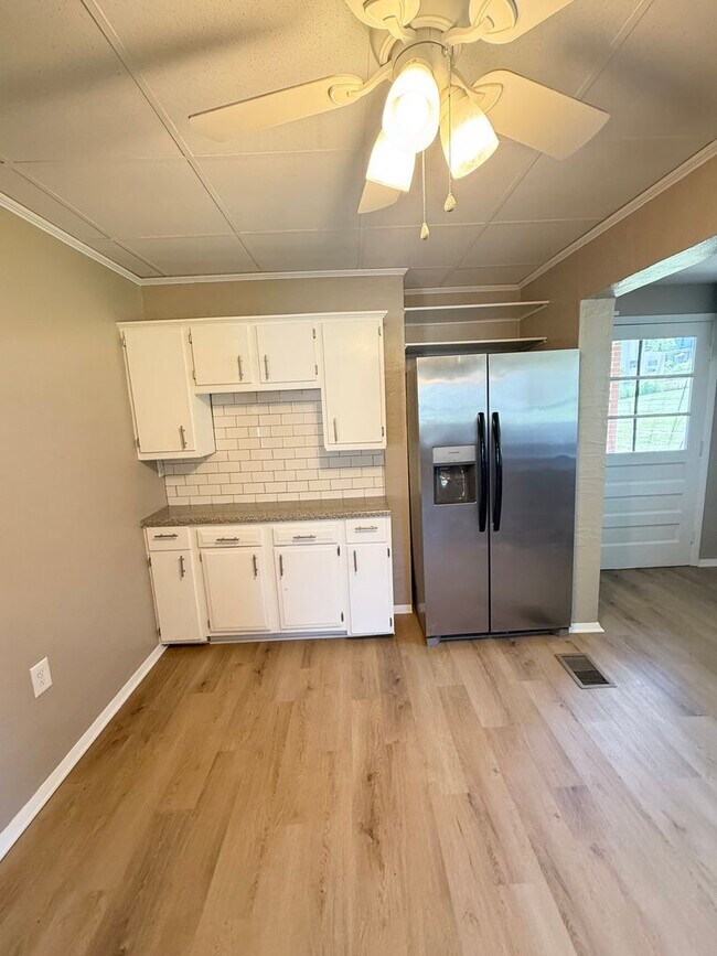 Building Photo - 3 Bed, 1.5 Bath in Overbrook/ Brookline for rent- Huge yard and great layout!