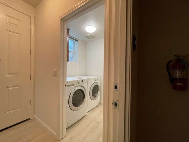 Building Photo - Gorgeous 3 Bed/3 Bath Home in Peaceful Community - Impeccably Maintained