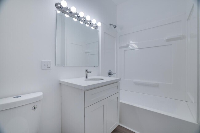 Building Photo - 9406 Juniper Dr