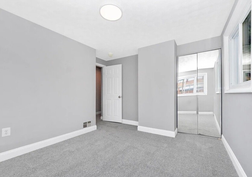 Building Photo - 2100 Ashburton St
