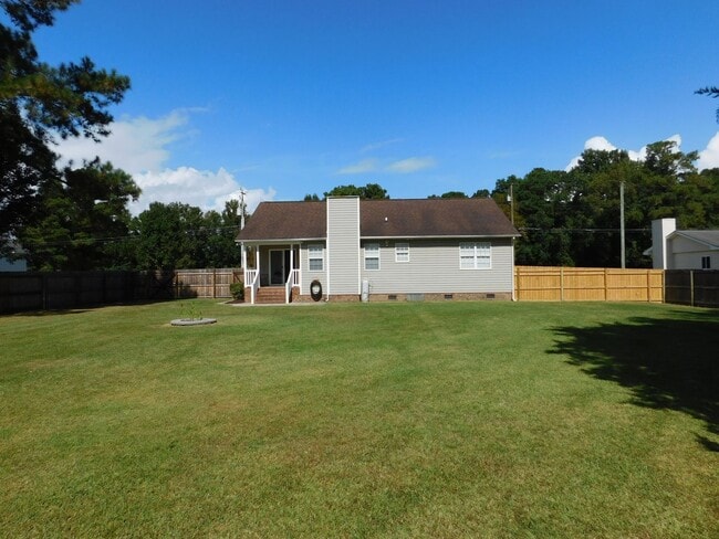 Building Photo - 305 Gibbs Rd