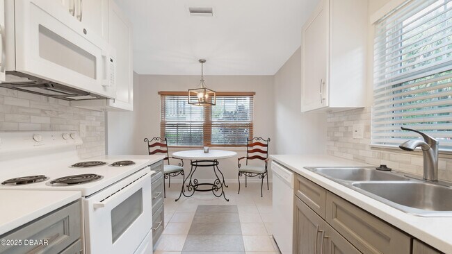 Building Photo - 840 Center Ave