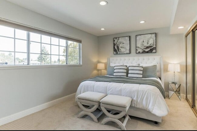 Building Photo - 4 Bedroom/ 3 Bathroom in Dublin!!