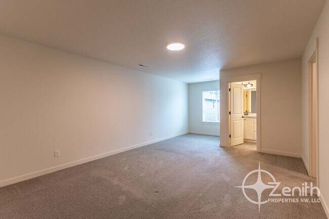 Building Photo - Modern Living in Ridgefield – 3BR/2.5BA Co...