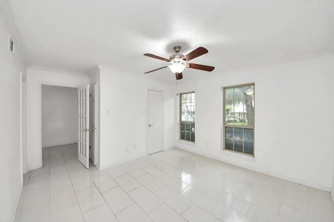 Building Photo - 832 Wax Myrtle Ln