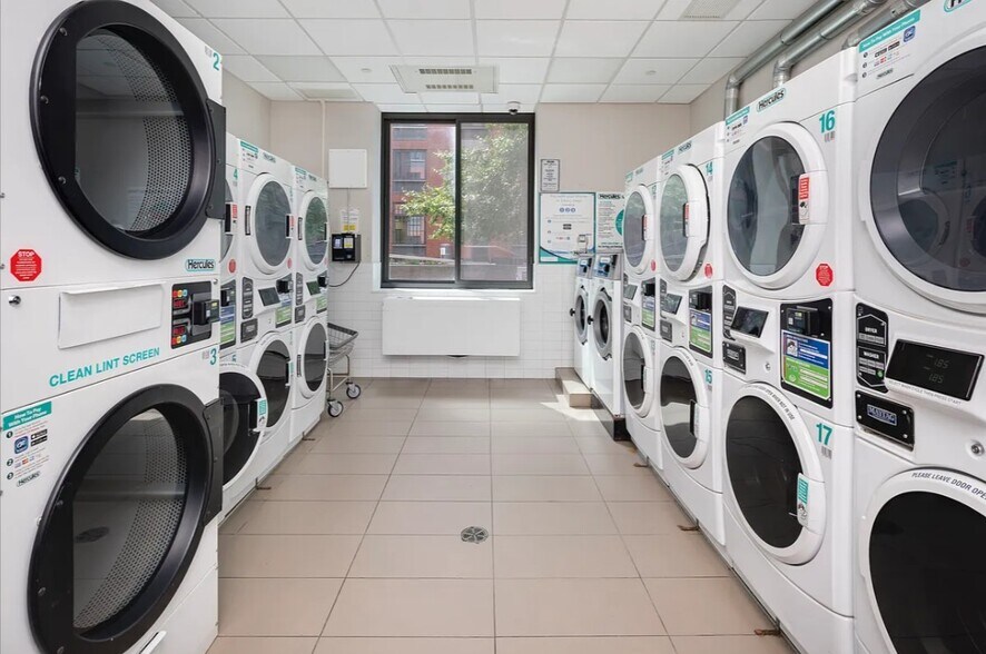 Building Photo - 8 Vanderbilt Ave