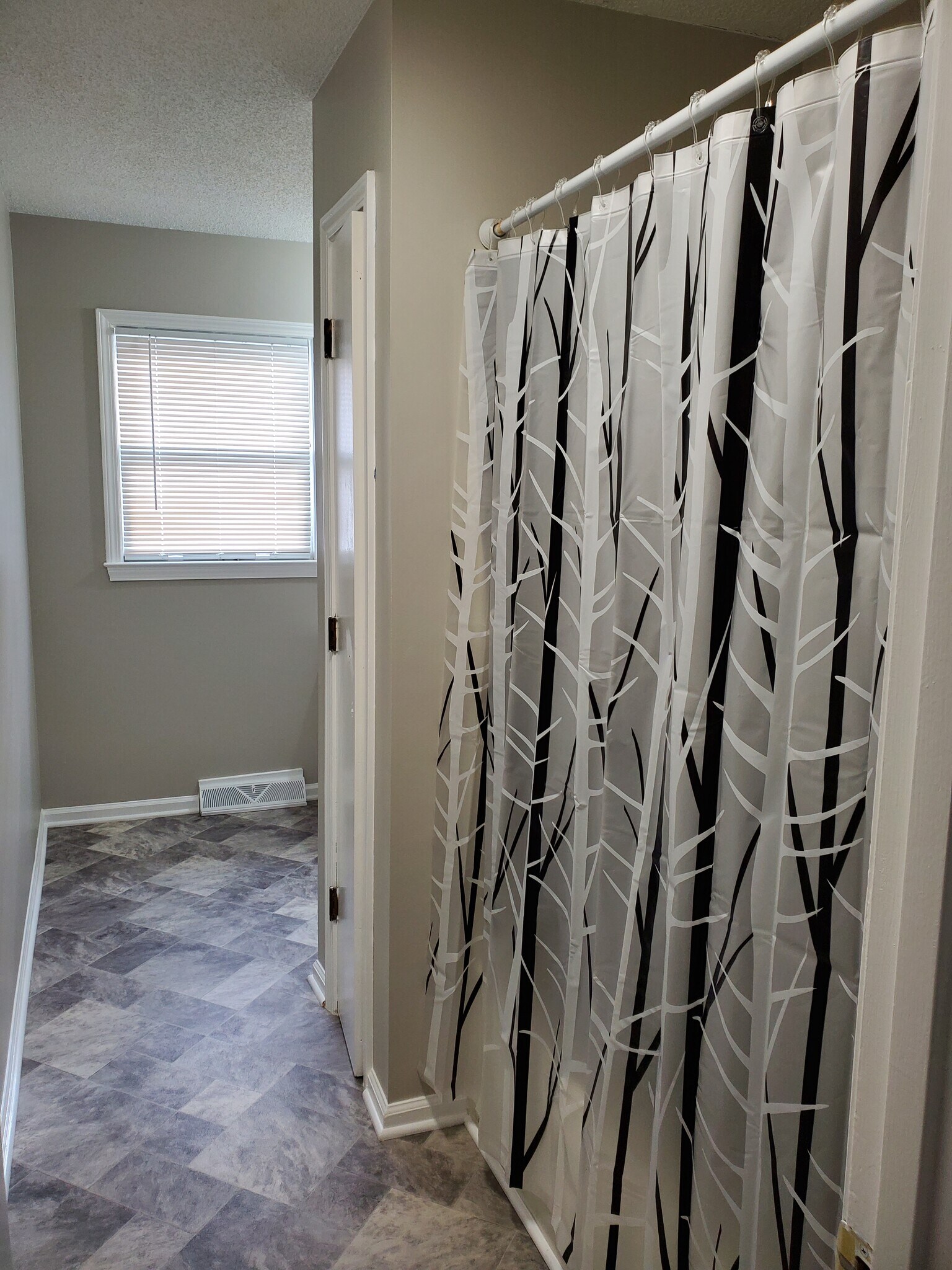 Building Photo - 801 Applewood St