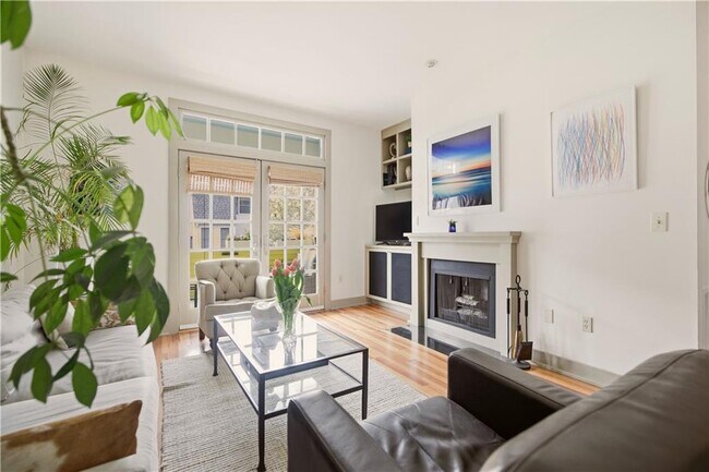 Building Photo - 364 Bellevue Ave