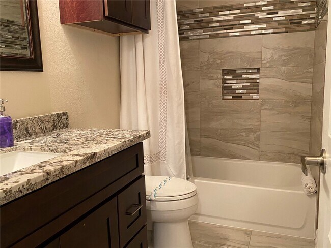 Building Photo - 3144 Southmore Blvd