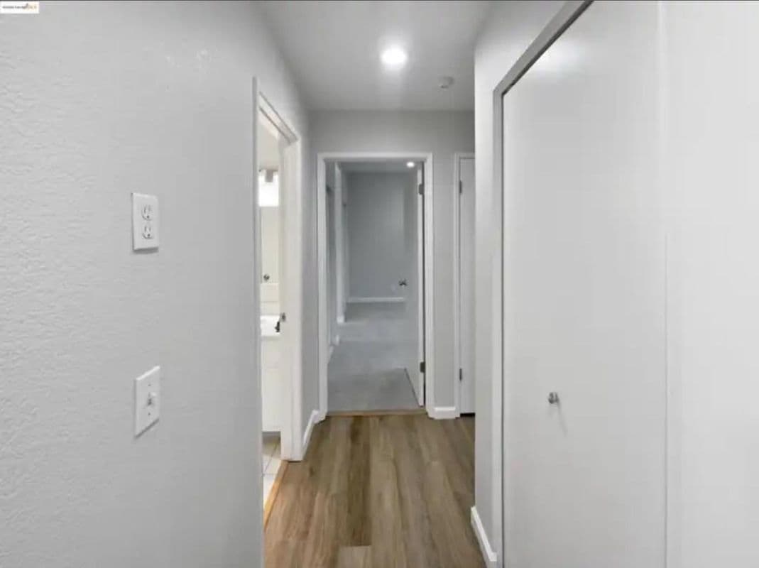 Building Photo - 39965 Parada St