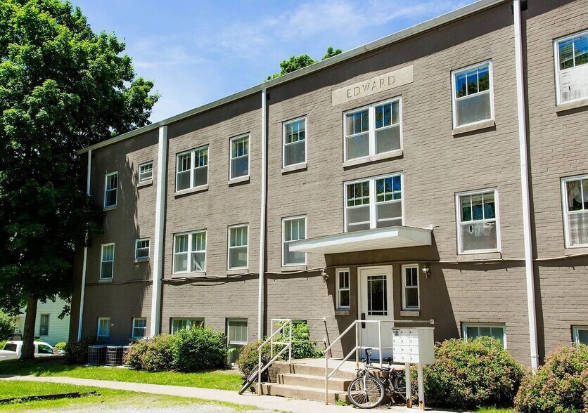 Interior Photo - 809 S Henderson