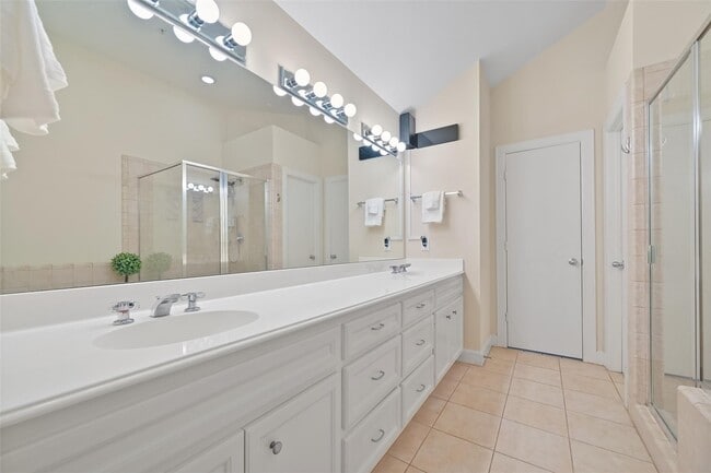 Building Photo - 8715 Meadowcroft Dr