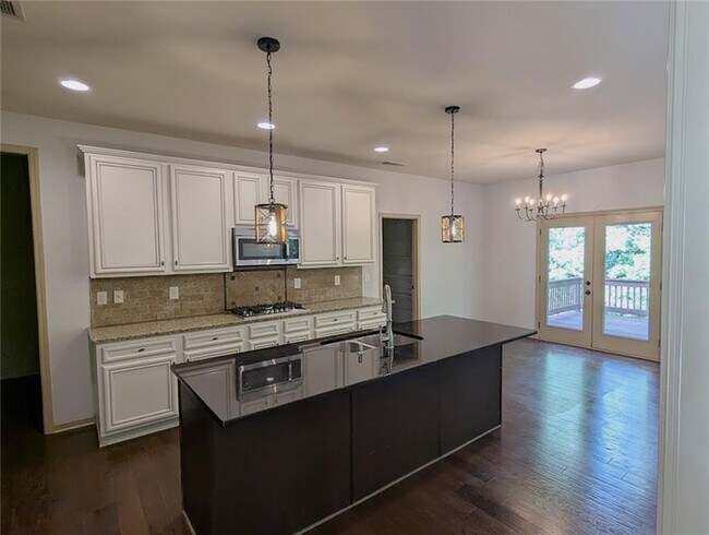 Building Photo - 4635 Belcrest Way