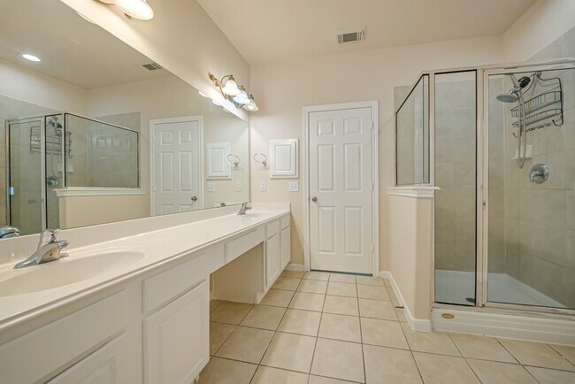 Building Photo - 18106 Linden Forest Ln