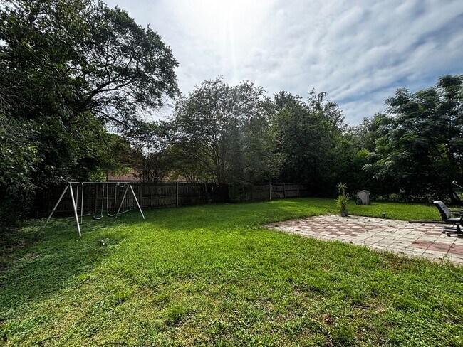 Building Photo - 3/2 Home Silver Springs Shores with Solar ...