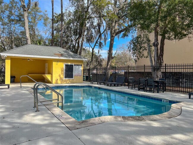 Building Photo - 2211 NW 16th Terrace