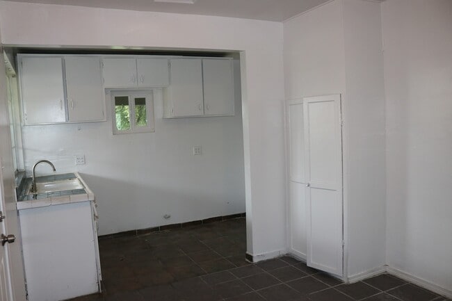 Building Photo - Beautifully Updated 3-Bedroom Home with Sp...
