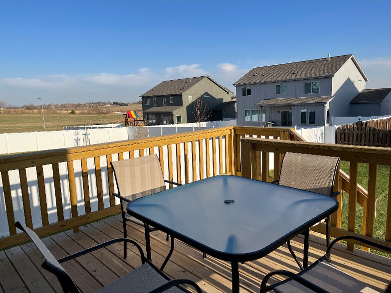 Building Photo - 1909 Hummingbird Dr