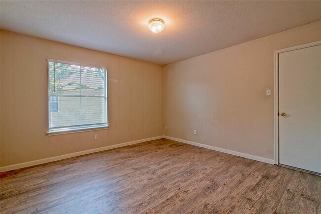 Building Photo - 8212 Fern Bluff Ave