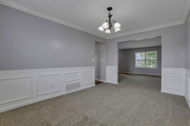 Building Photo - 1701 Marigold St
