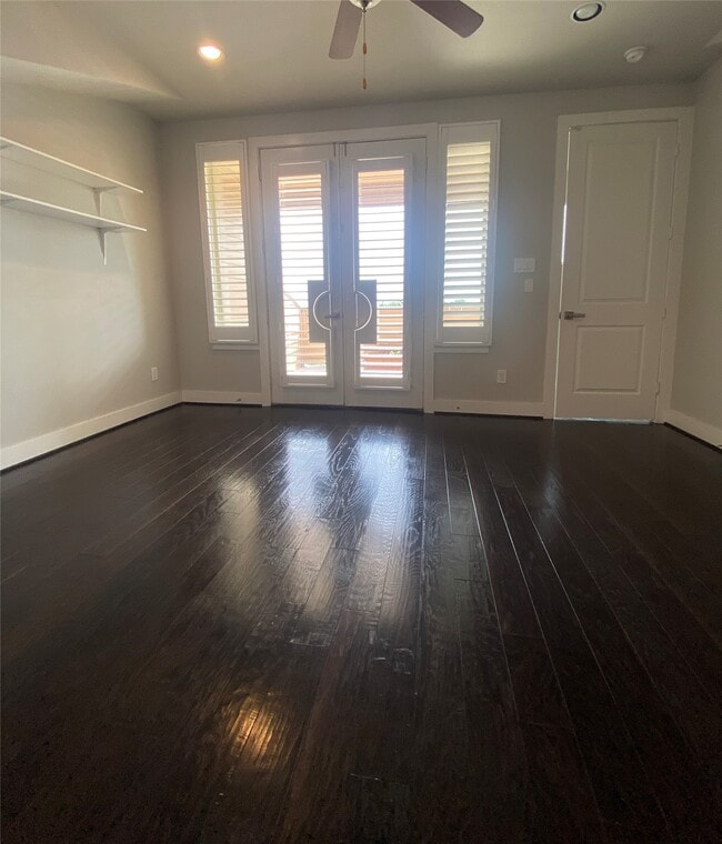 Building Photo - 115 E 2nd St