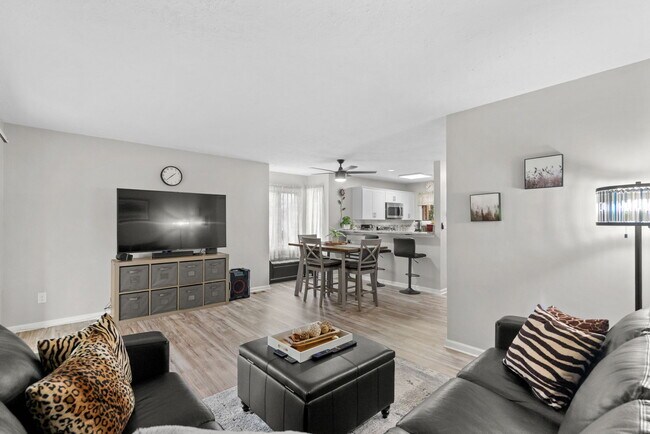 Building Photo - 4088 Fairway Lakes Dr