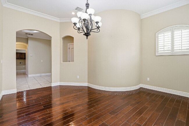 Building Photo - 4 bed 3.5 corner 2 story home