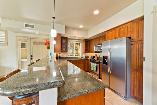 Building Photo - 75-6025 Alii Dr. F102