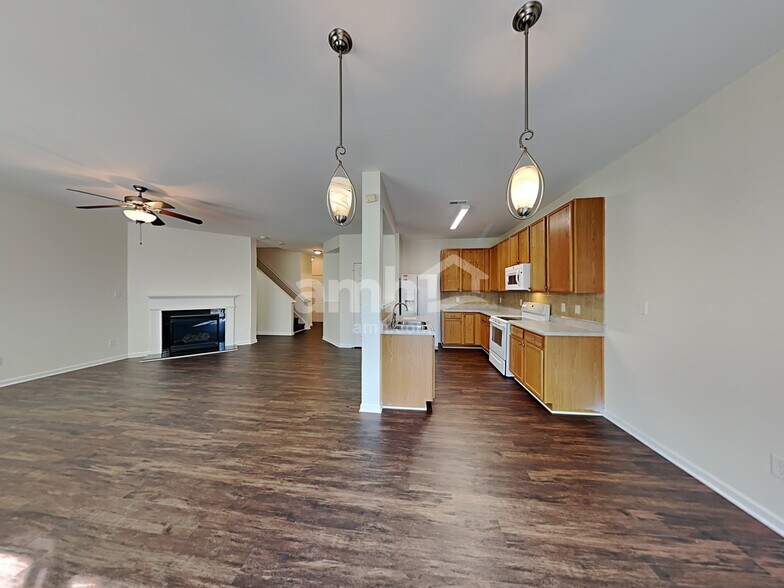 Building Photo - 1009 Skillbeck Rd