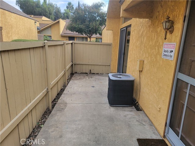 Building Photo - 435 W 9th St