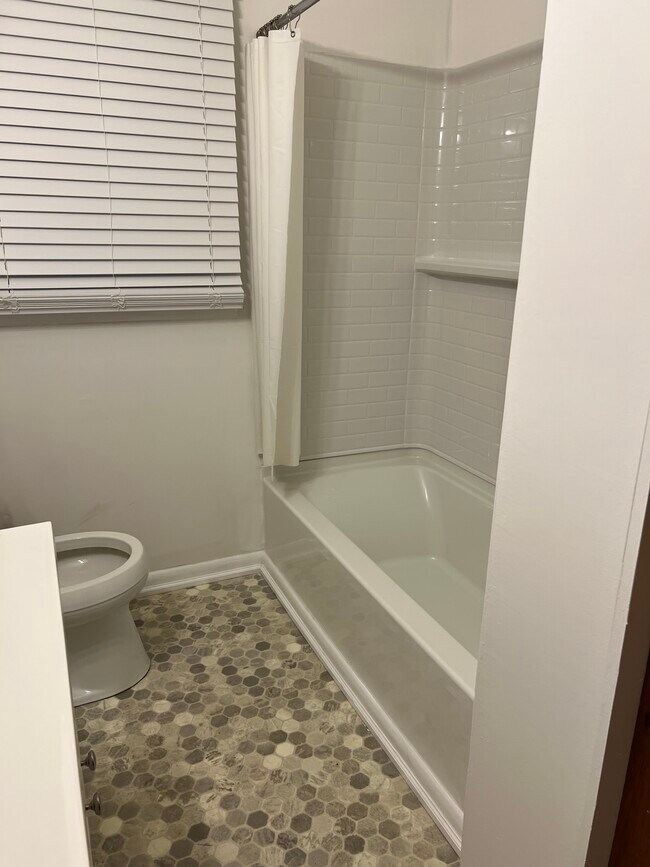 Building Photo - 4311 Warwick Rd